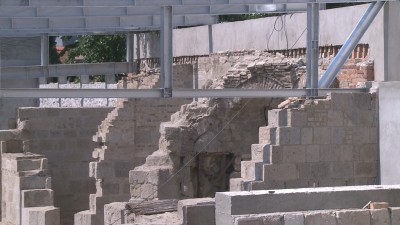 Megóvják a fürdőromot